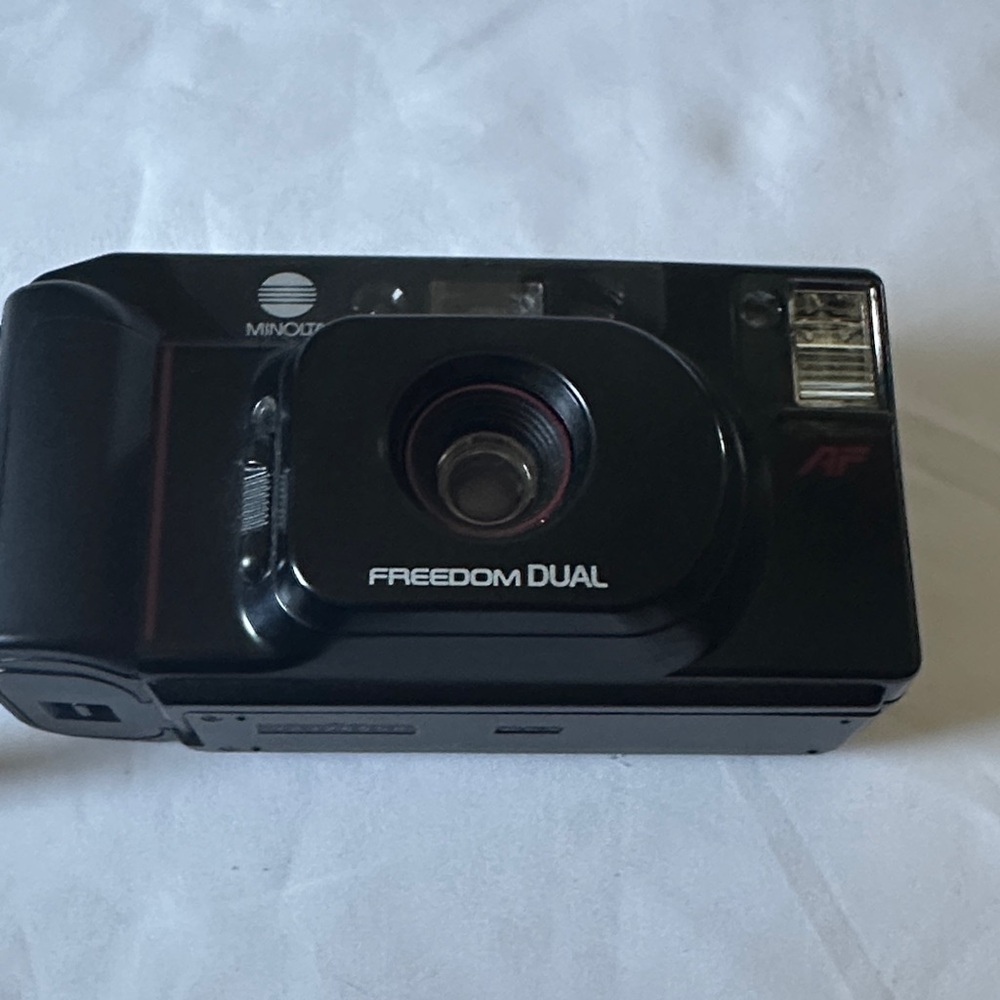 Minolta Freedom Dual AF 35mm Compact Point & Shoot Film Camera Dual LensUNTESTED